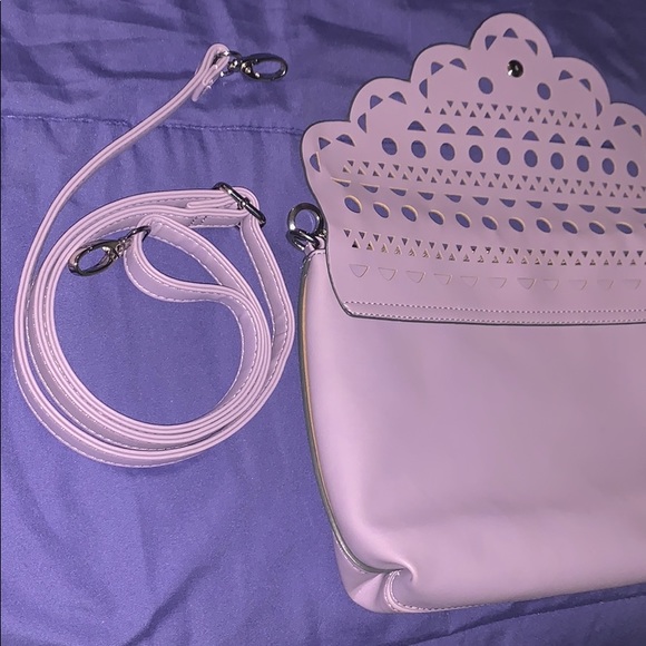 LAV CLUTCH💜 - Picture 3 of 6